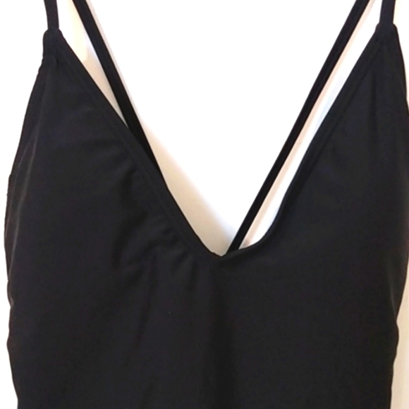 BLACK PLUNGE V-NECK CRISS-CROSS BACK RUCHED BOTTOM ONE PIECE SWIMSUIT SZ MEDIUM - Picture 5 of 9